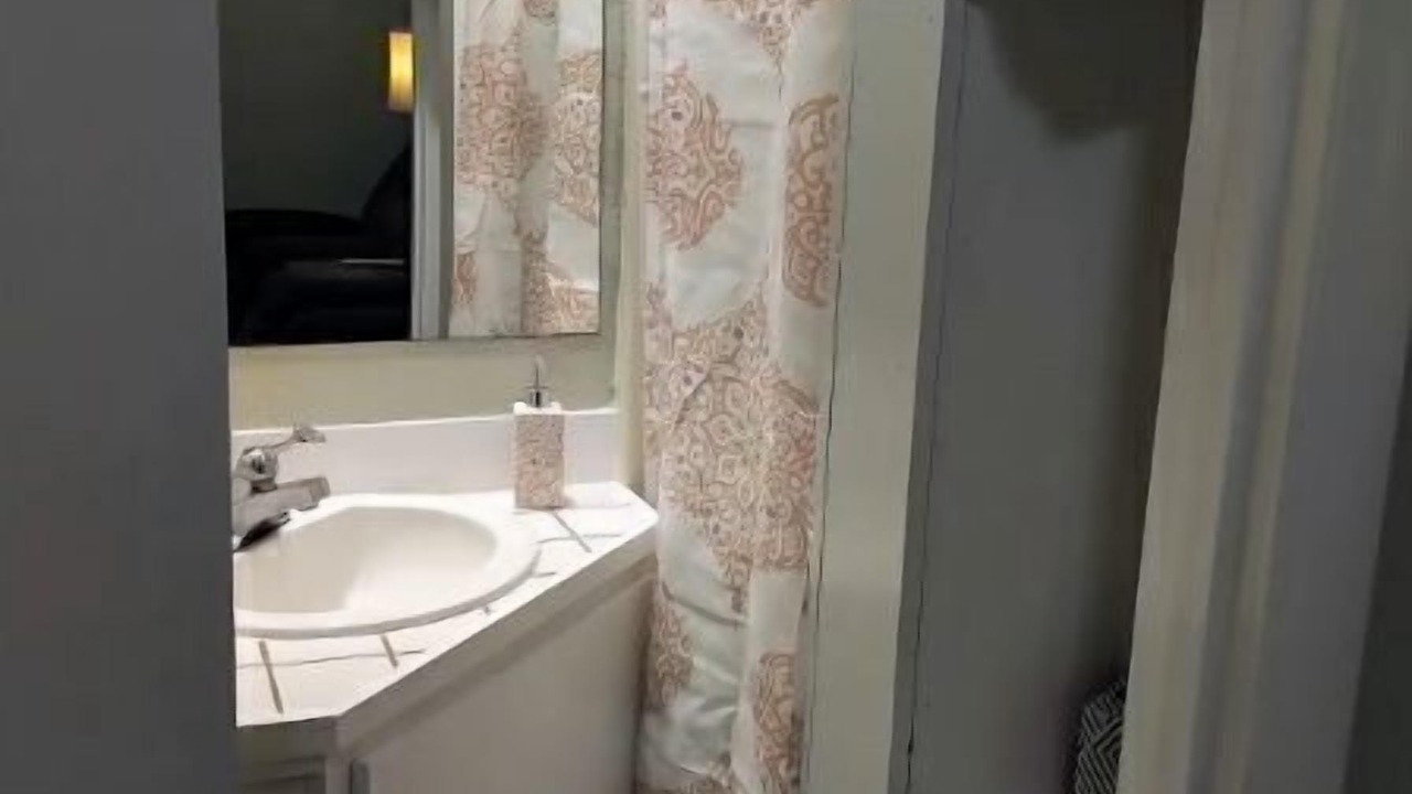 Photo of Bathroom in Newland