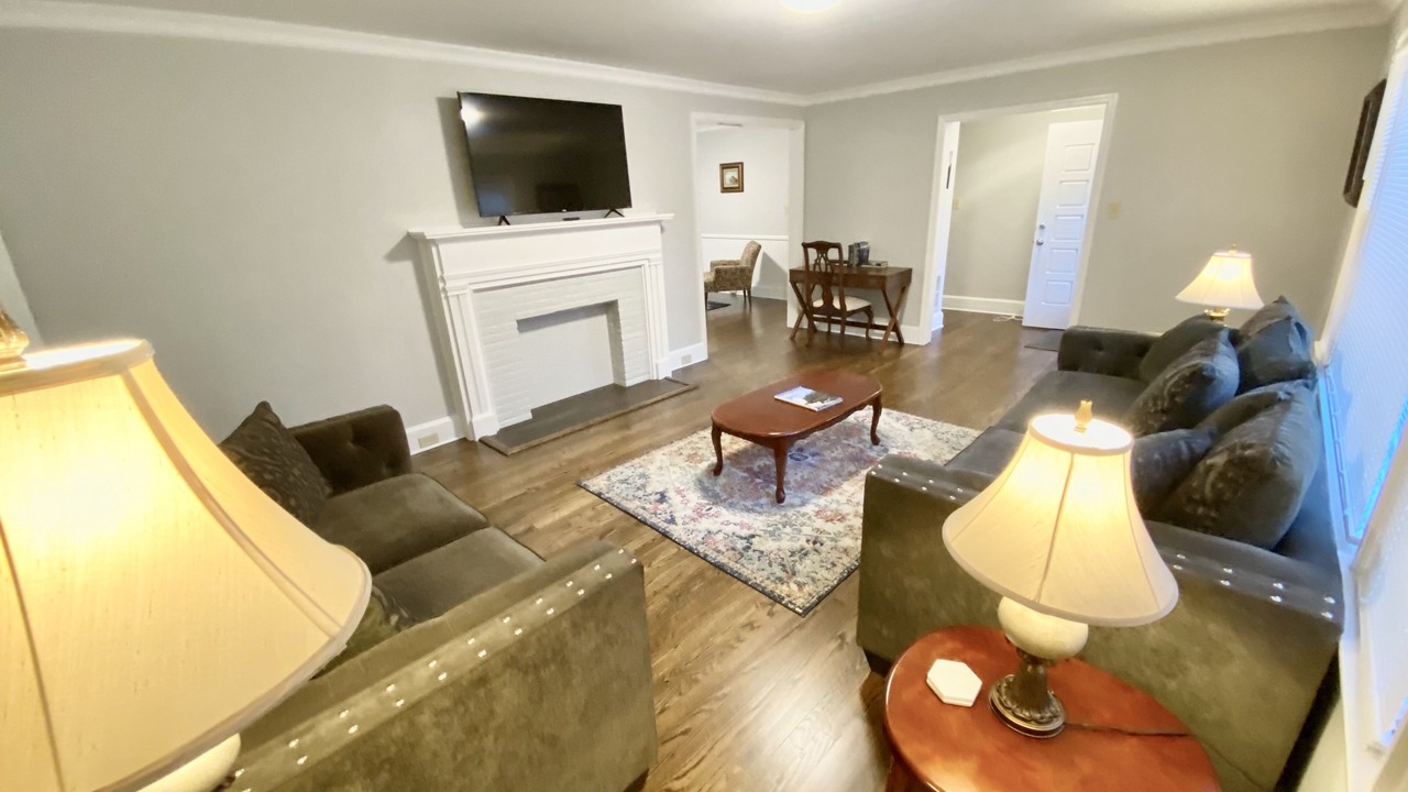 Photo of Livingroom in Beverly Woods