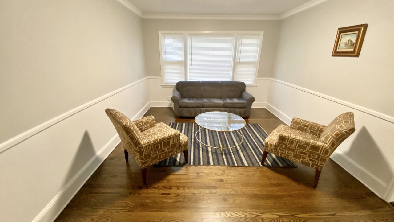 Photo of Livingroom in Beverly Woods