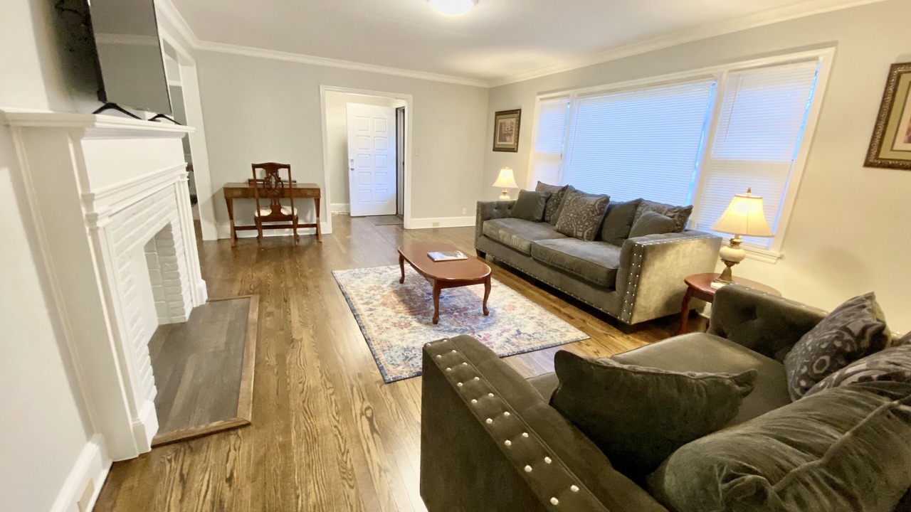 Photo of Livingroom in Beverly Woods
