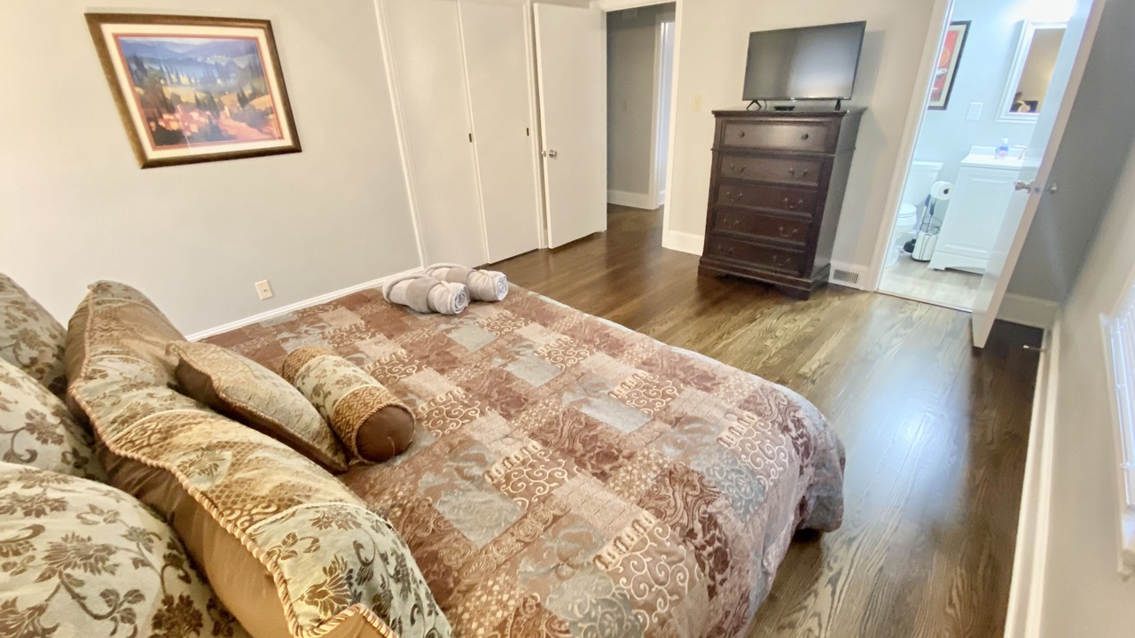 Photo of Bedroom in Beverly Woods