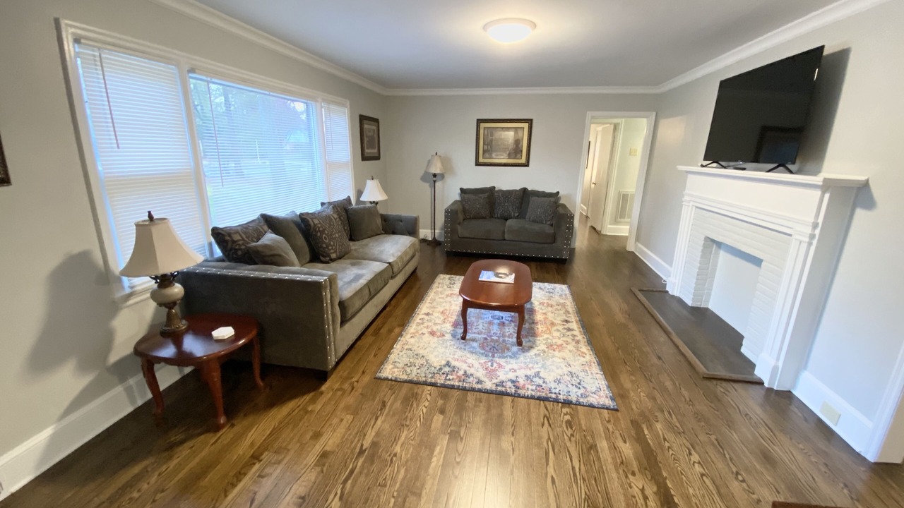 Photo of Livingroom in Beverly Woods