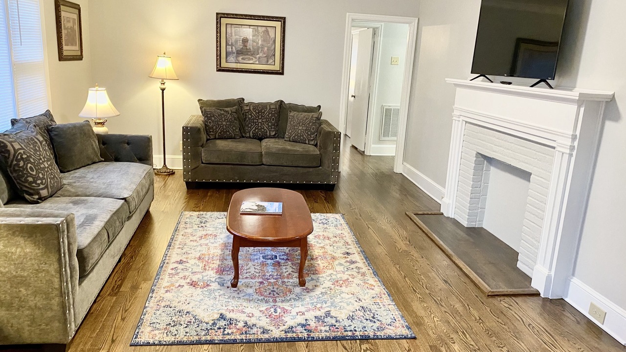 Photo of Livingroom in Beverly Woods