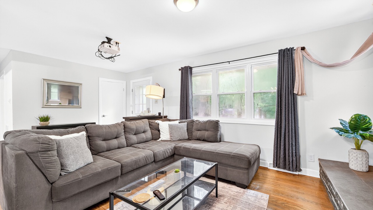 Photo of Livingroom in Chapel Hill