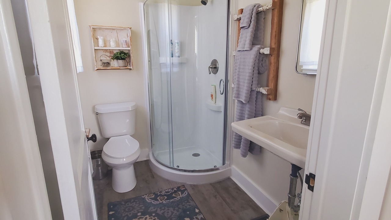 Photo of Bathroom in King