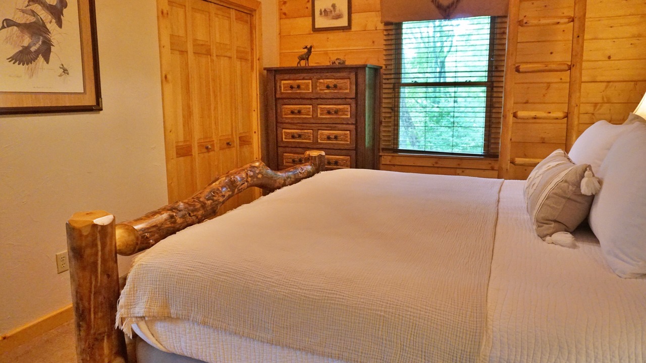 Photo of Bedroom in Cranberry Falls