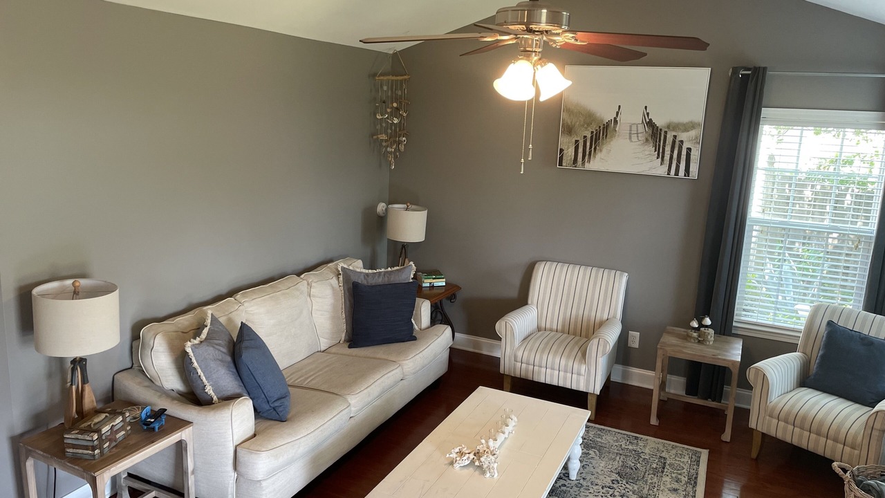Photo of Livingroom in Murraysville