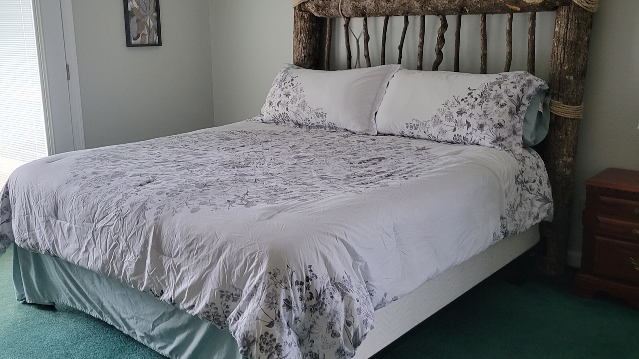 Photo of Bedroom in Flat Rock