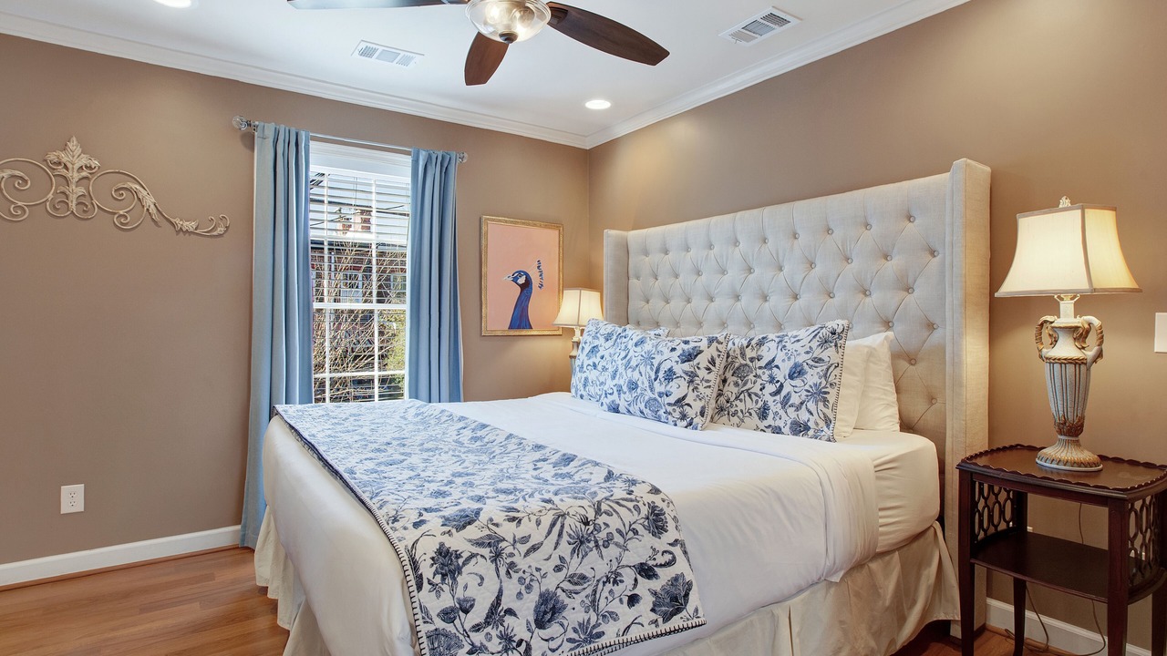 Photo of Bedroom in Historic District - North