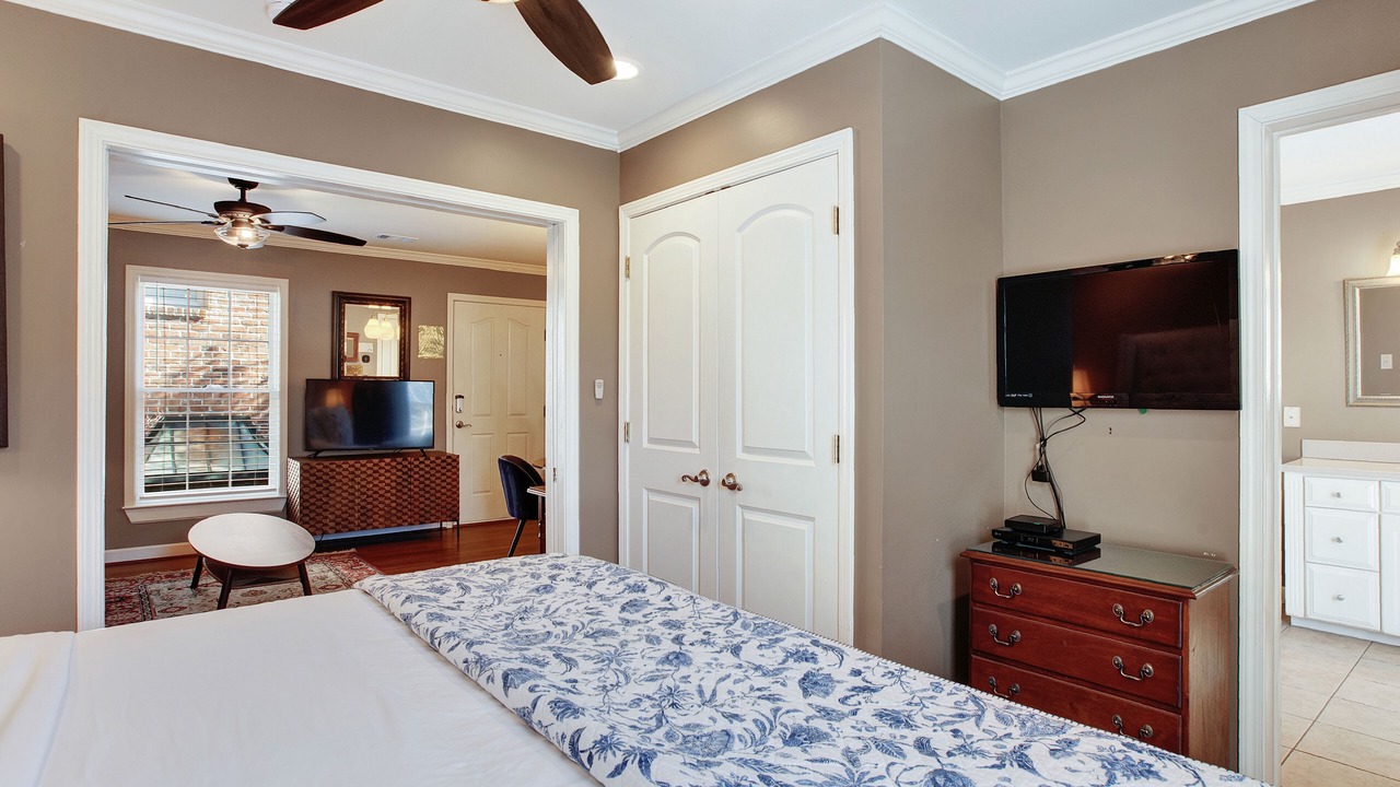 Photo of Bedroom in Historic District - North