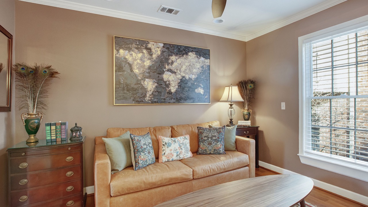 Photo of Livingroom in Historic District - North