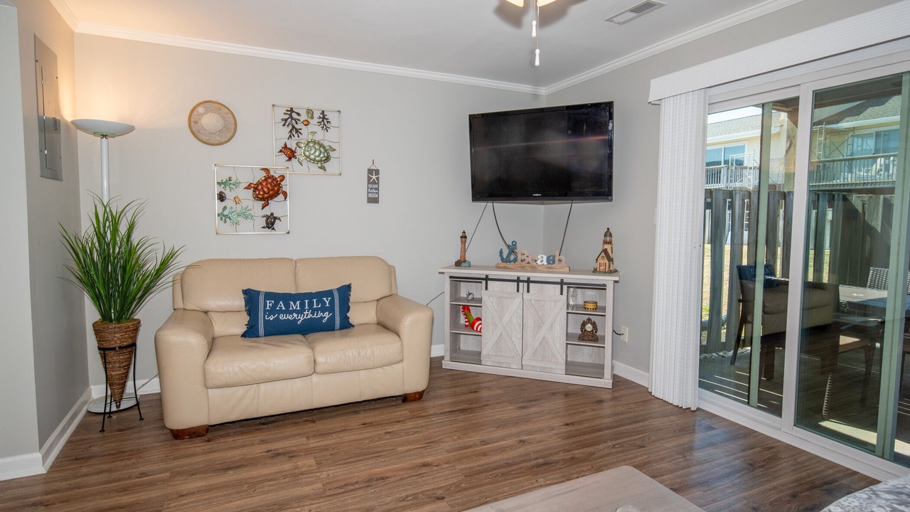 Photo of Livingroom in Pine Knoll Shores