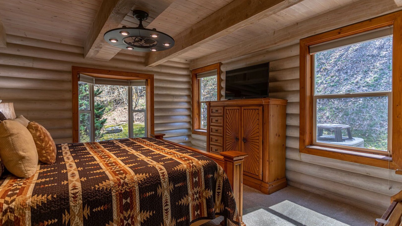 Photo of Bedroom in Sugar Grove