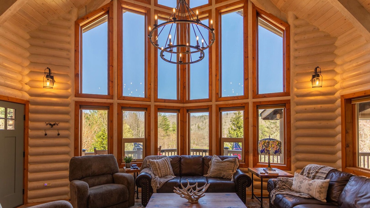 Photo of Livingroom in Sugar Grove