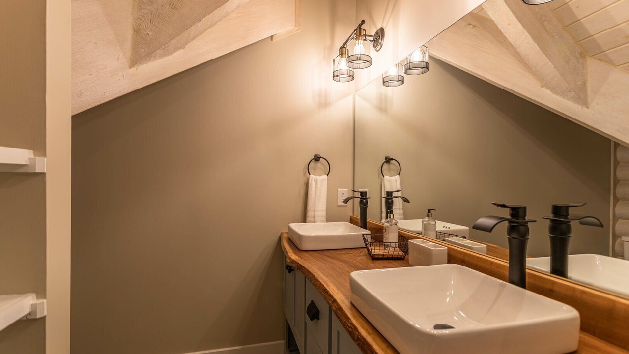 Photo of Bathroom in Sugar Grove