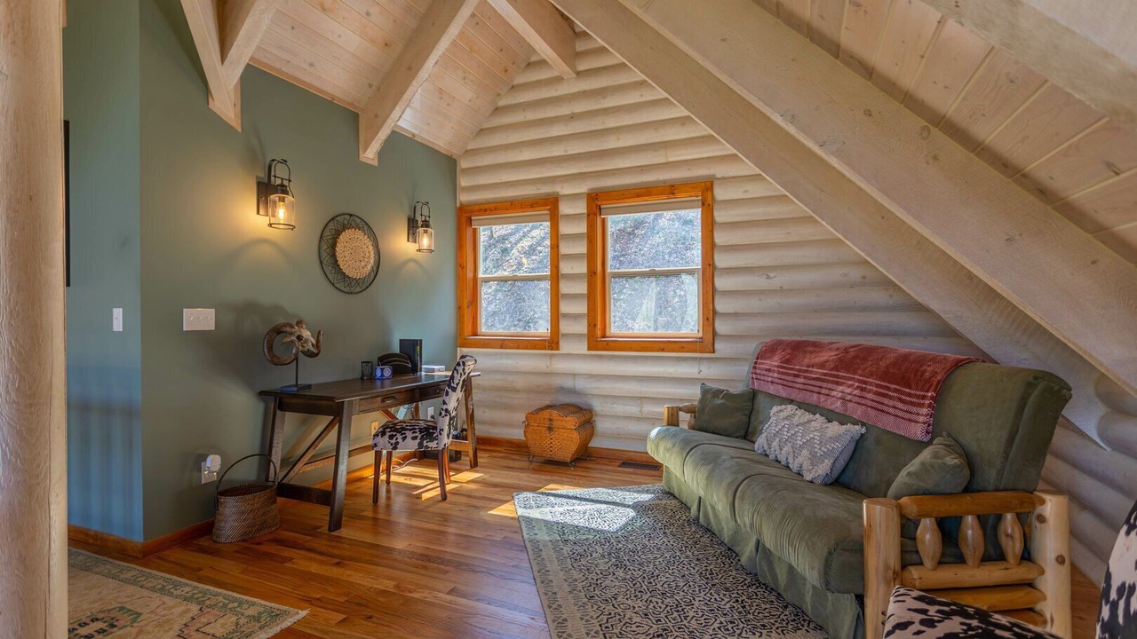Photo of Livingroom in Sugar Grove