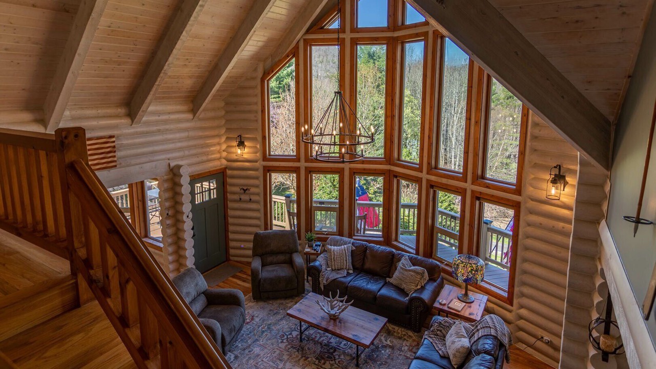 Photo of Livingroom in Sugar Grove