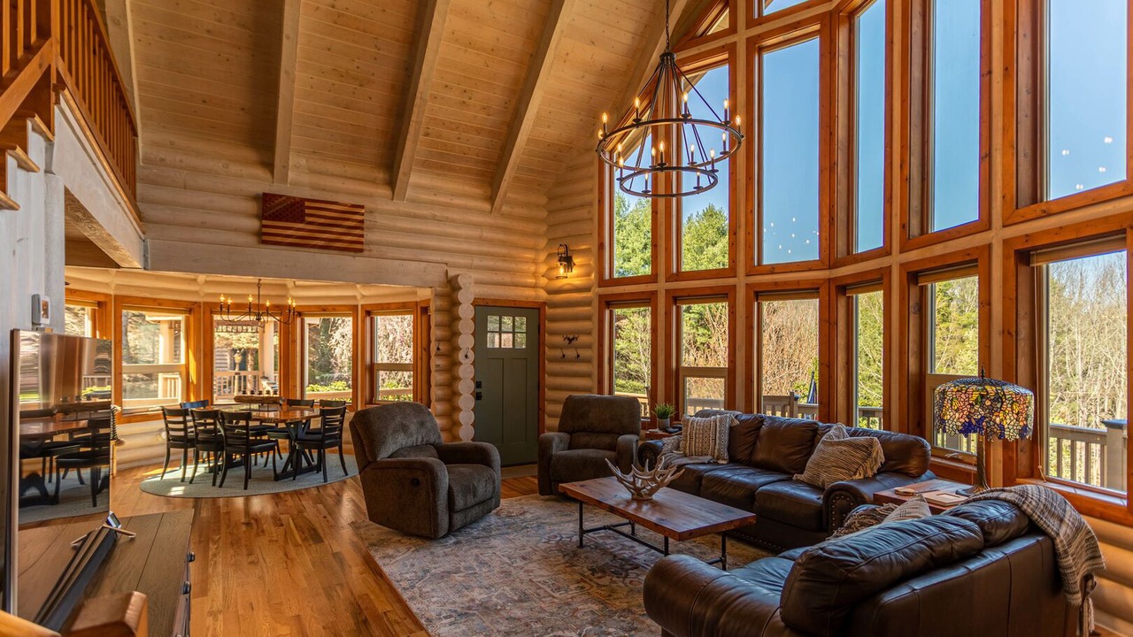 Photo of Livingroom in Sugar Grove