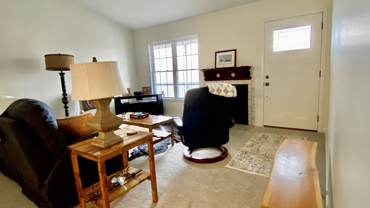 Photo of Livingroom in West Jefferson