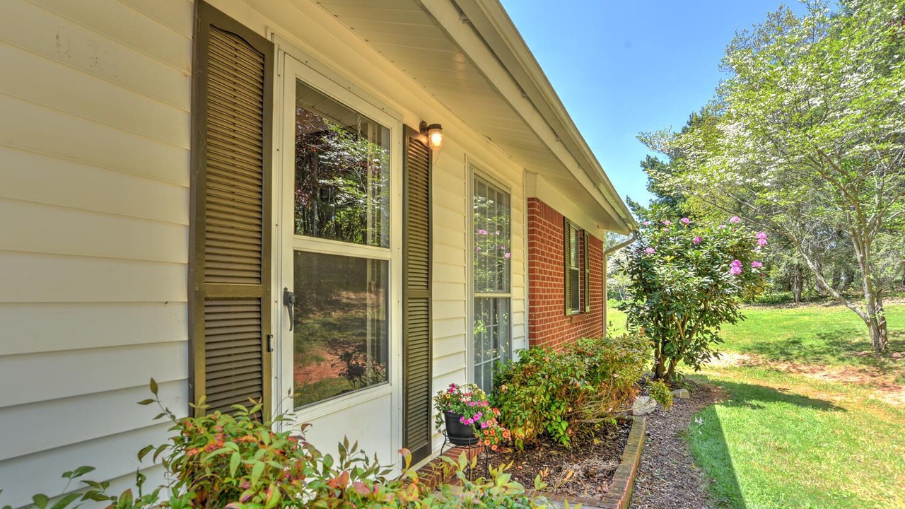 Photo of Outdoor in Avery Creek