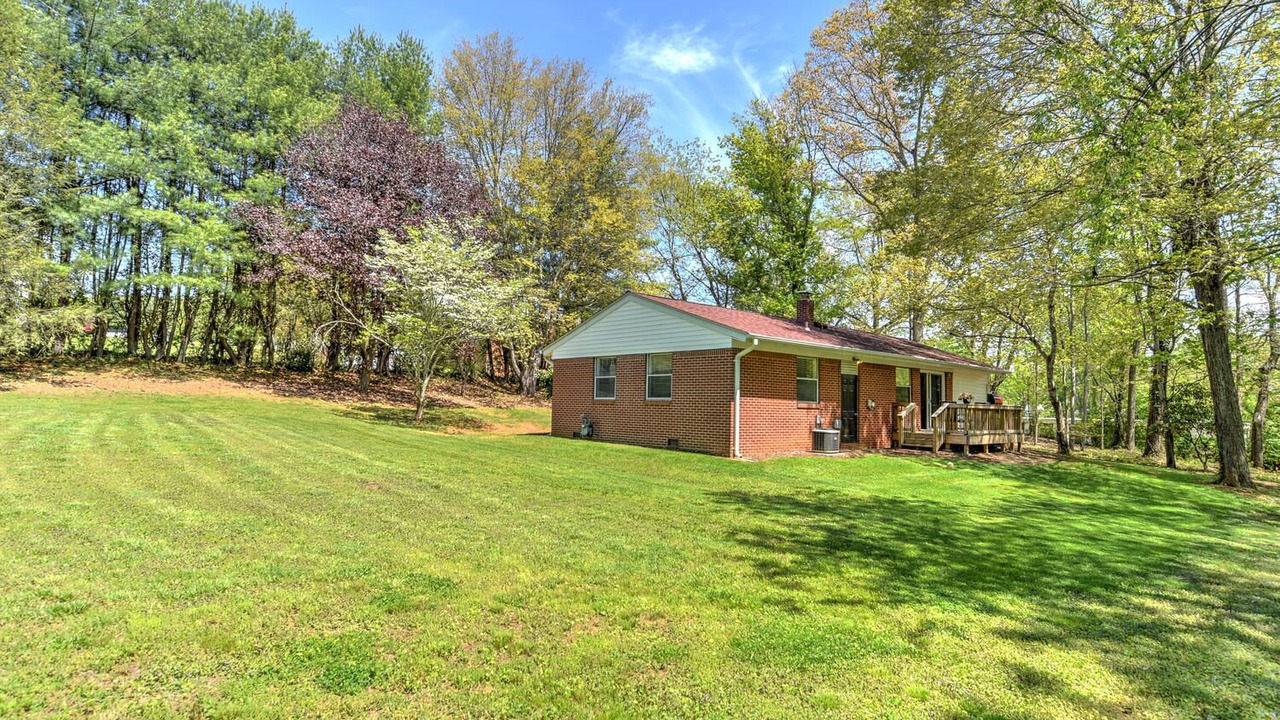 Photo of Outdoor in Avery Creek