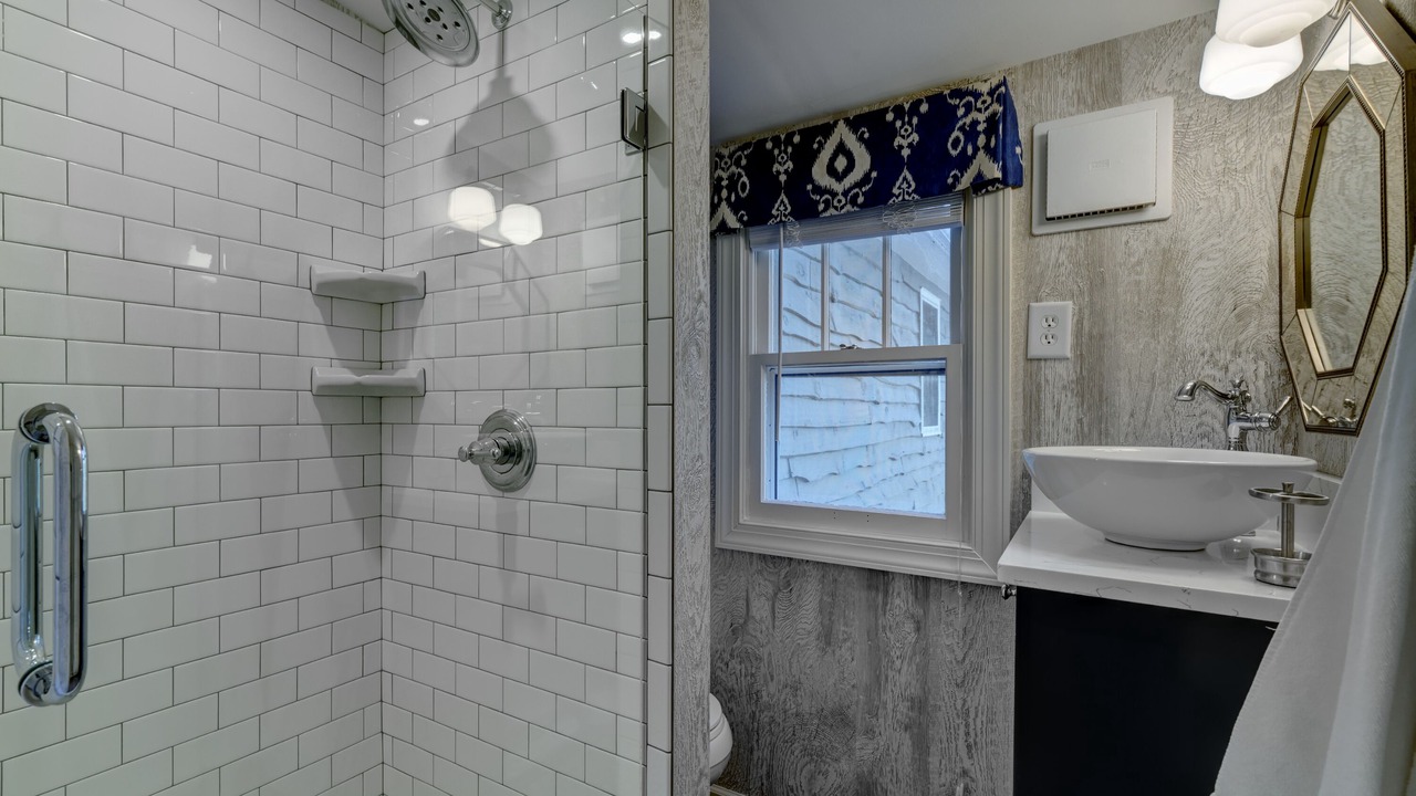 Photo of Bathroom in Mirror Lake