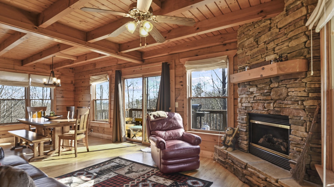 Photo of Livingroom in Laurel Lakes