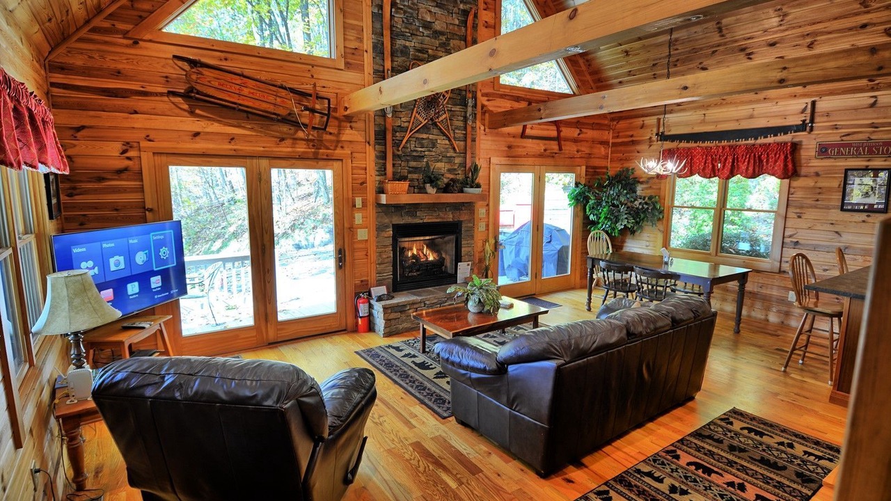 Photo of Livingroom in West Jefferson
