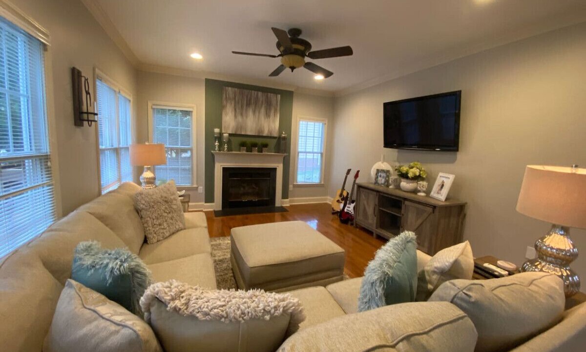 Photo of Livingroom in Jamestown
