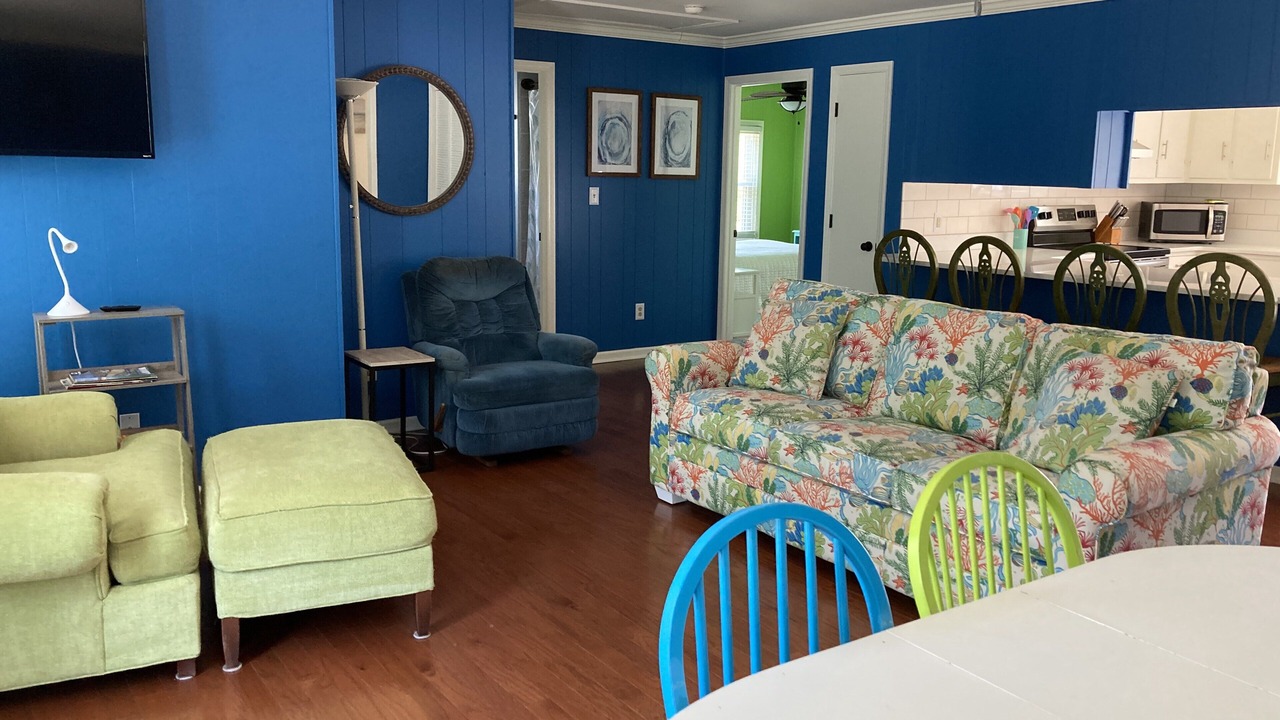 Photo of Livingroom in Pine Knoll Shores