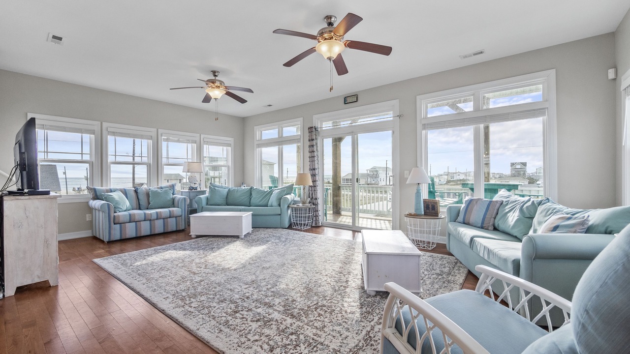 Photo of Livingroom in North Topsail Beach