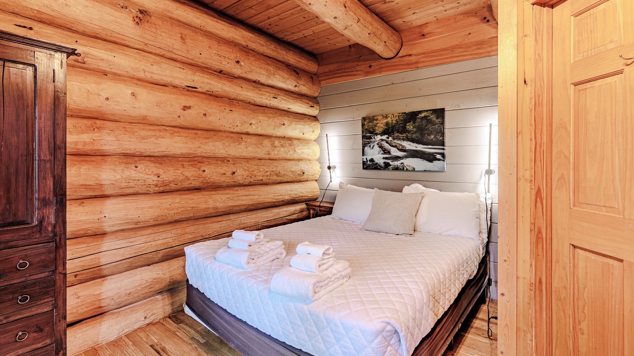 Photo of Bedroom in Almond
