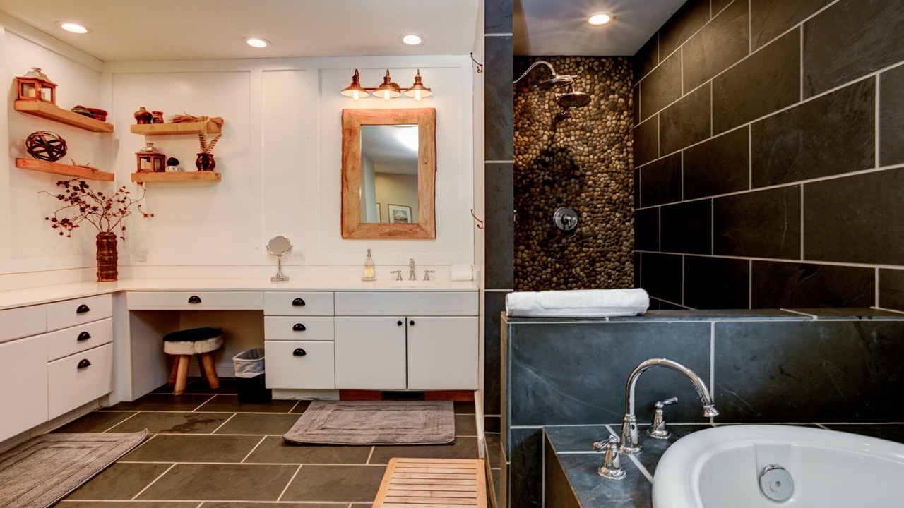 Photo of Bathroom in Barnardsville
