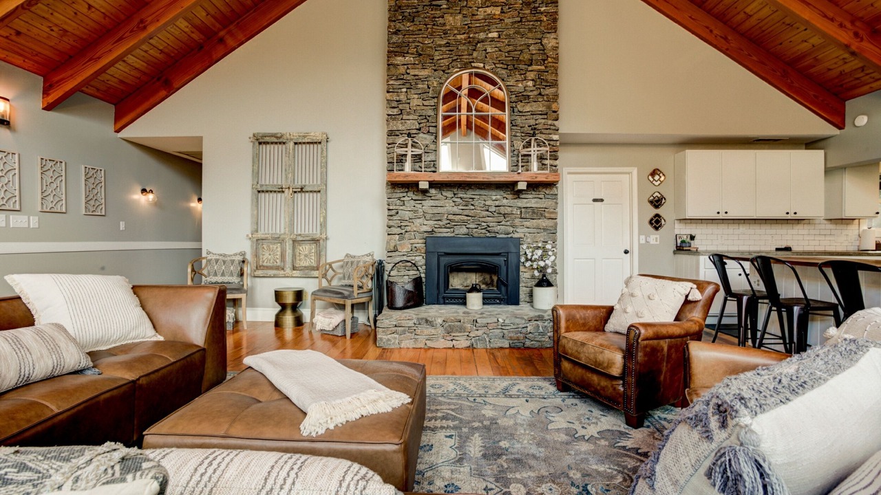 Photo of Livingroom in Barnardsville
