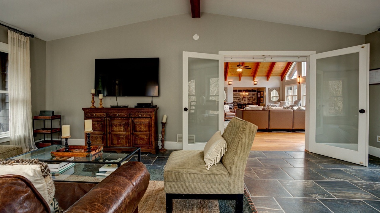 Photo of Bedroom in Barnardsville