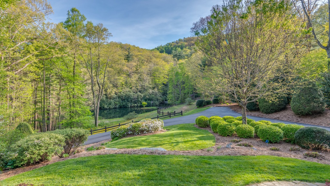 Photo of Bedroom in Hendersonville