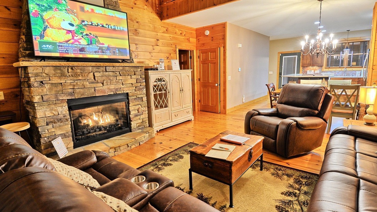 Photo of Livingroom in West Jefferson