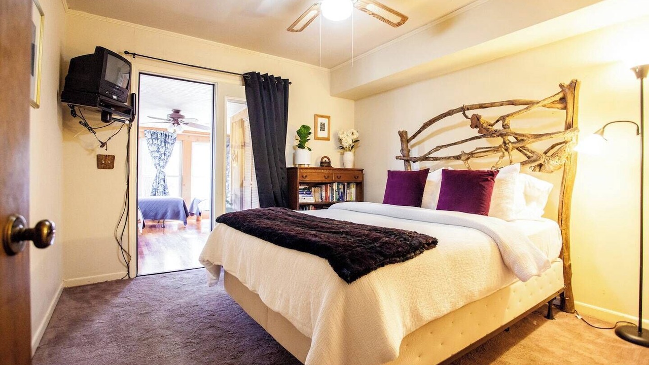 Photo of Bedroom in Salem