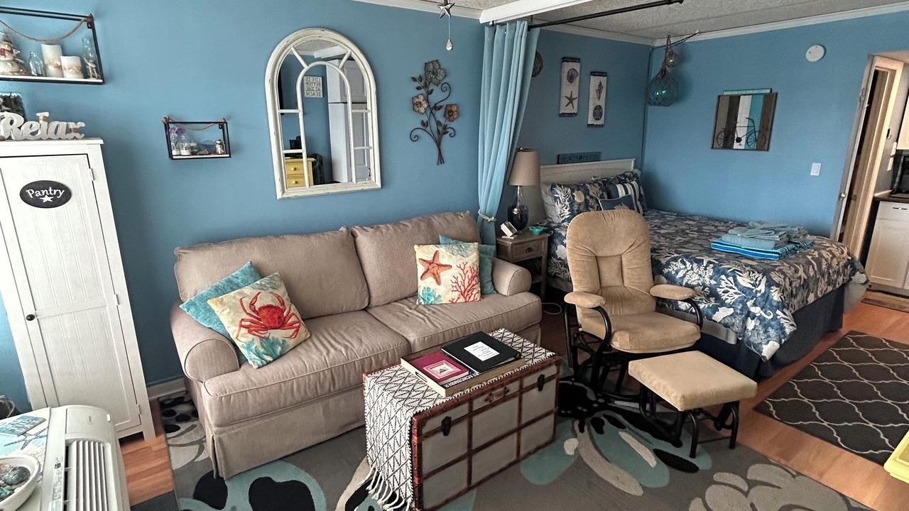Photo of Livingroom in Atlantic Beach