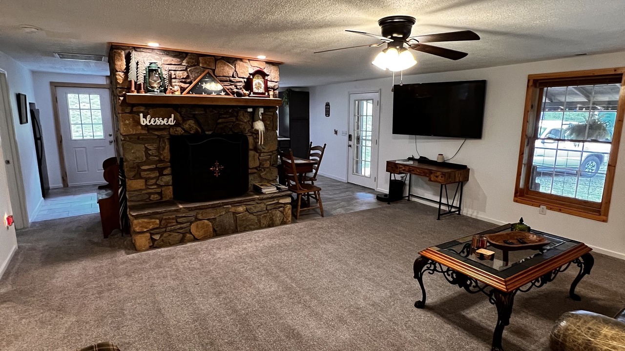 Photo of Livingroom in Weaverville