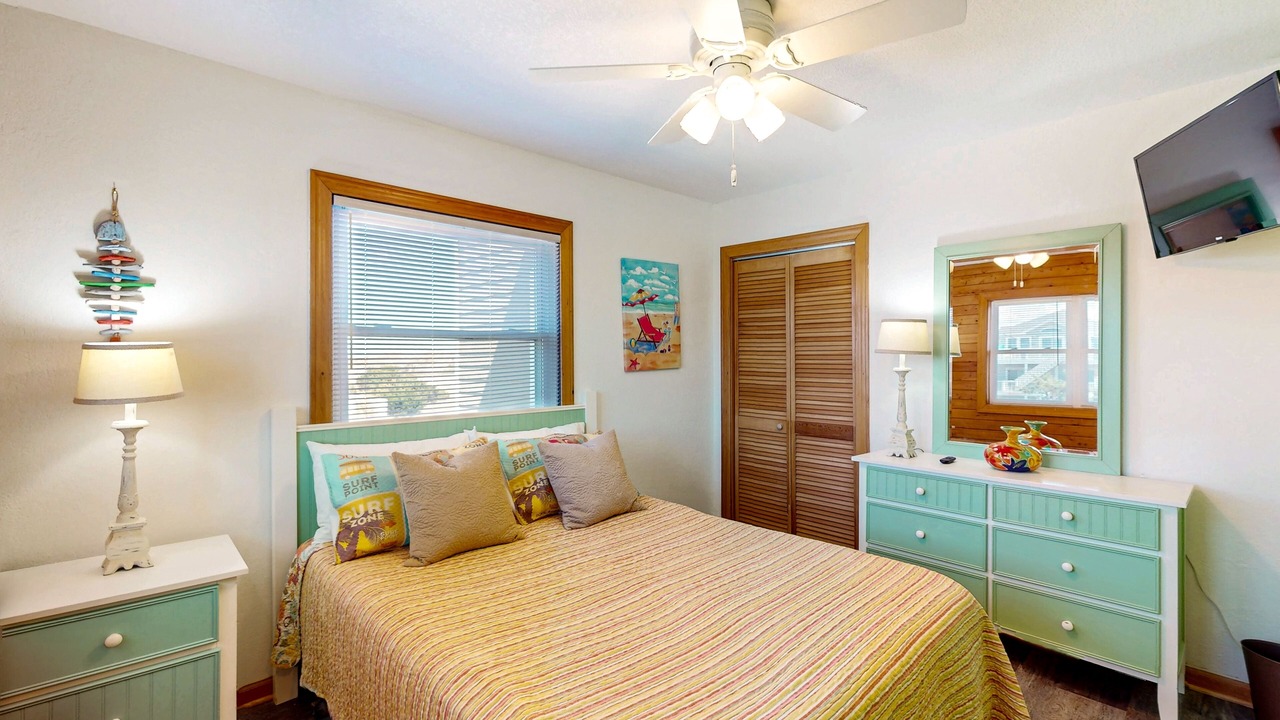 Photo of Bedroom in Waves
