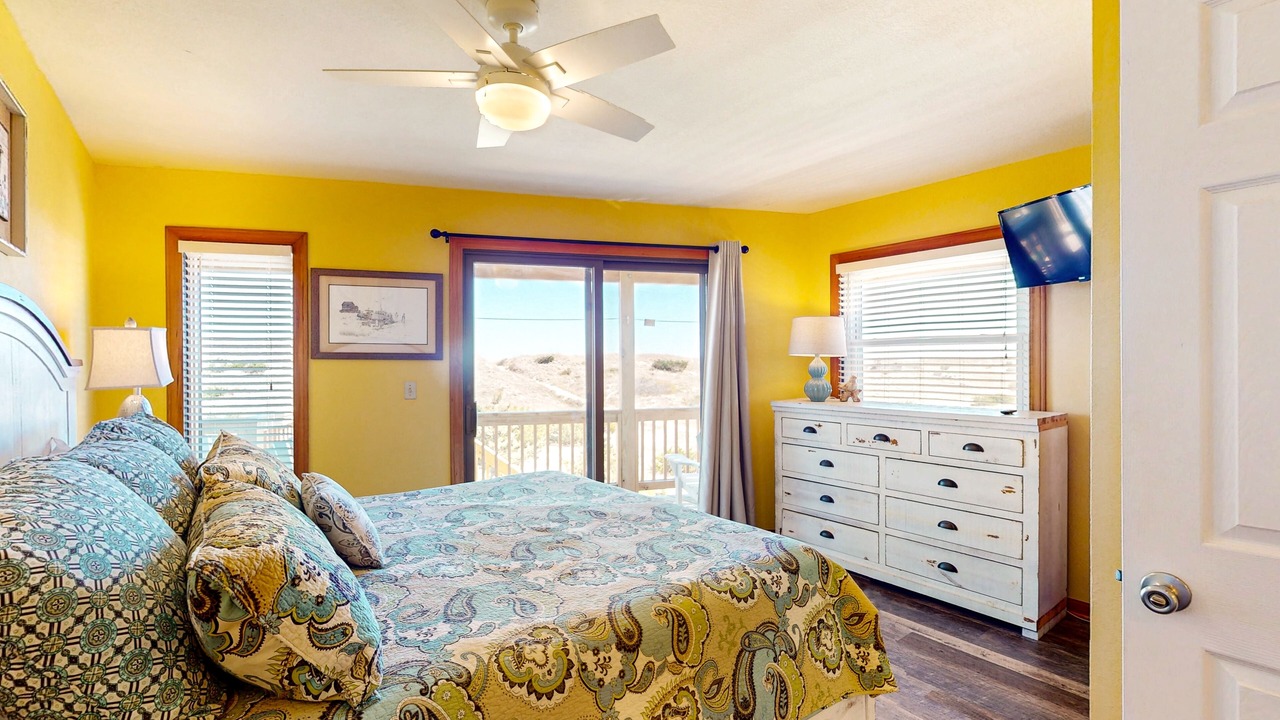 Photo of Bedroom in Waves
