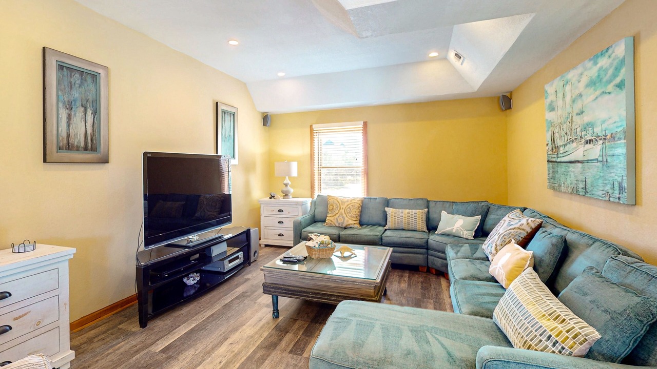 Photo of Livingroom in Waves