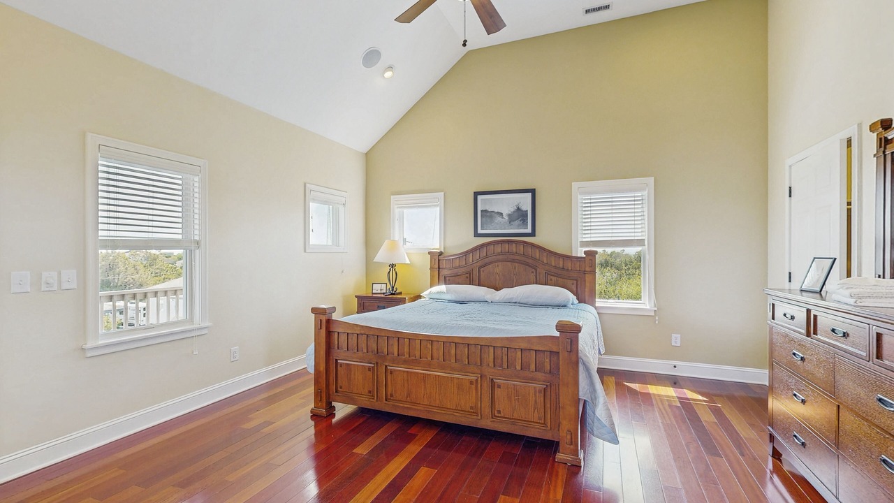 Photo of Bedroom in Waves