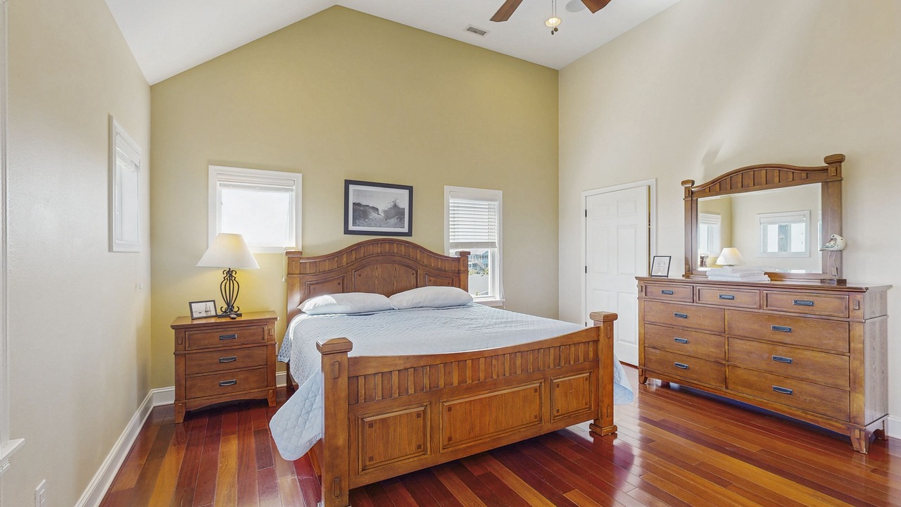 Photo of Bedroom in Waves