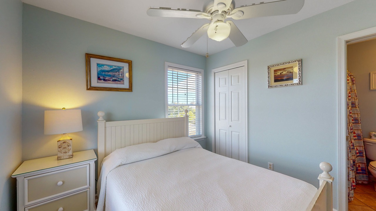 Photo of Bedroom in Wind Over Waves