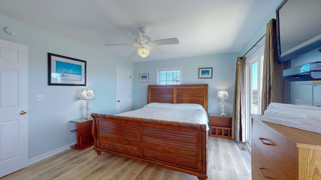 Photo of Bedroom in Wind Over Waves