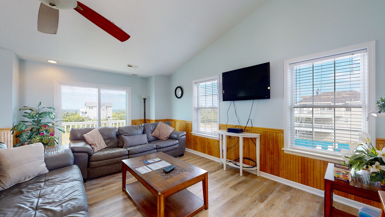Photo of Livingroom in Wind Over Waves