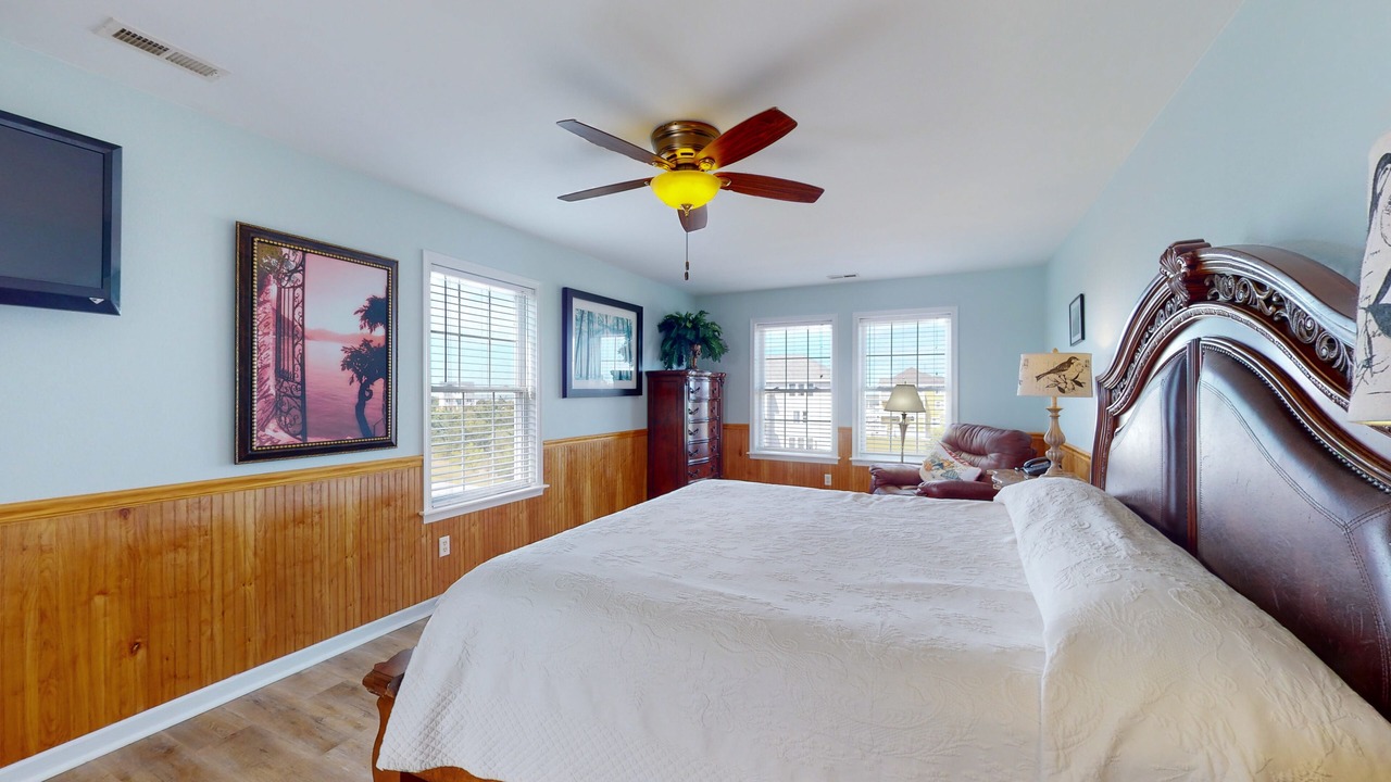 Photo of Bedroom in Wind Over Waves