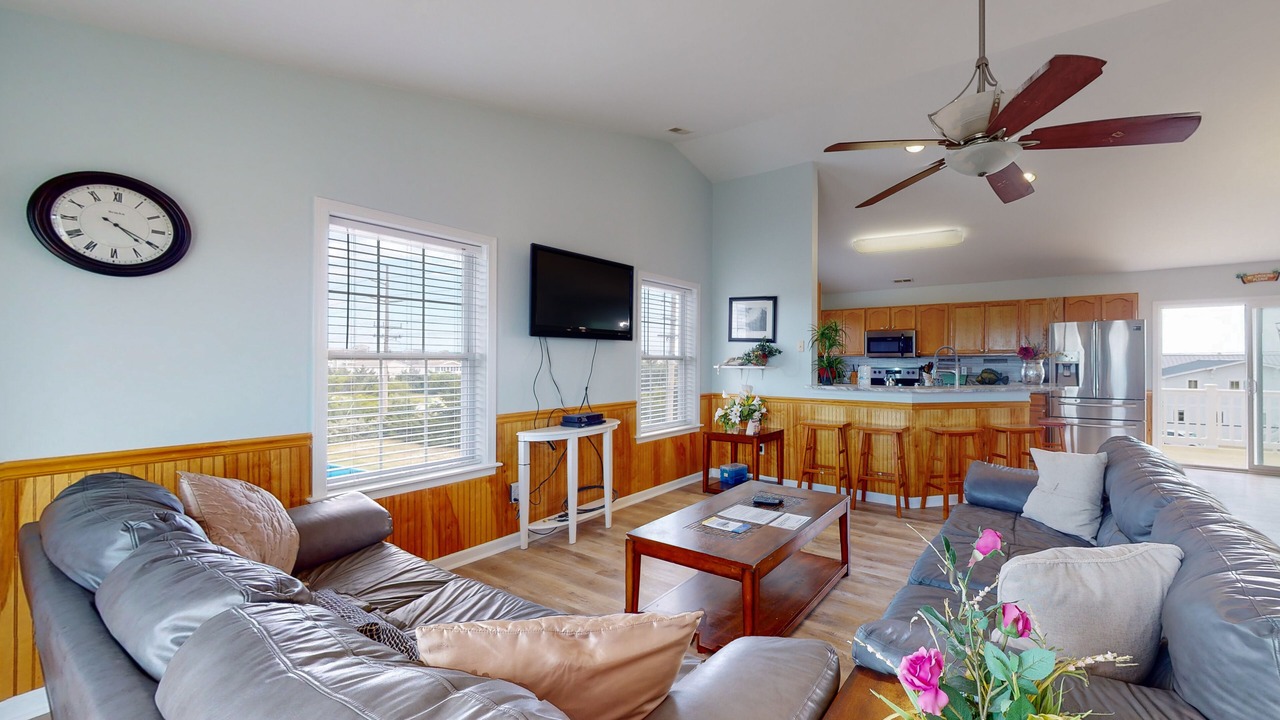 Photo of Livingroom in Wind Over Waves